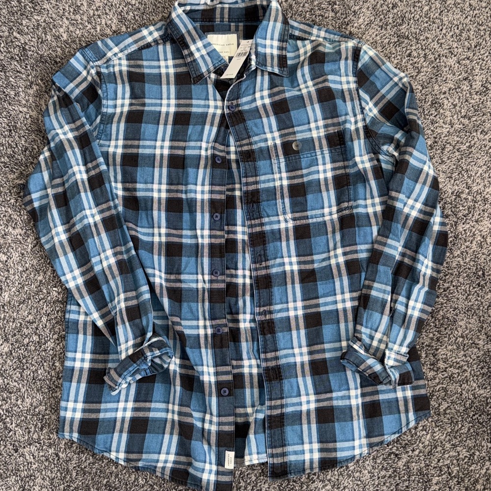 NWT American Eagle Outfitters Blue and Black Plaid Button Down Shirt